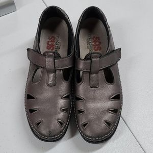 SAS velcro close shoes